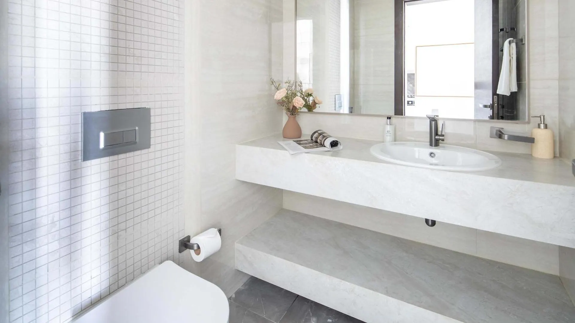 Frank Porter - Nobles Tower Dubai Apartment